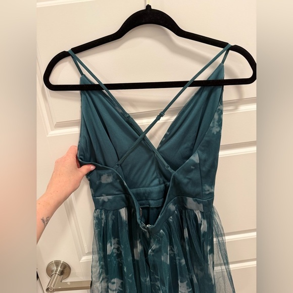 Lulu’s Elegant Moment Emerald Green Tie-Dye Backless Maxi Dress Size Medium - Picture 7 of 8